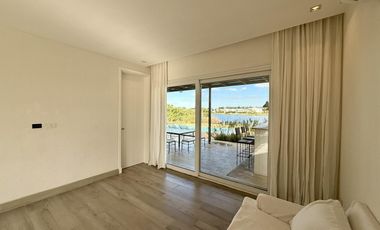 Alquiler y/o Venta en Barbarita a la Laguna, 5 Dormitorios en Suite.