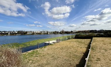 Alquiler y/o Venta en Barbarita a la Laguna, 5 Dormitorios en Suite.