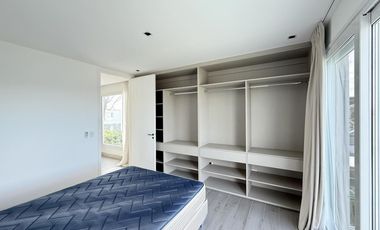 Alquiler y/o Venta en Barbarita a la Laguna, 5 Dormitorios en Suite.