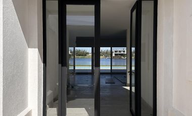 Alquiler y/o Venta en Barbarita a la Laguna, 5 Dormitorios en Suite.