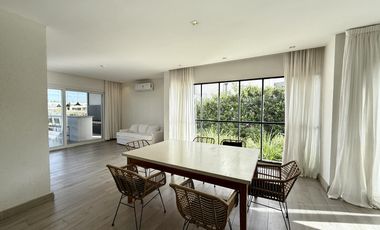 Alquiler y/o Venta en Barbarita a la Laguna, 5 Dormitorios en Suite.