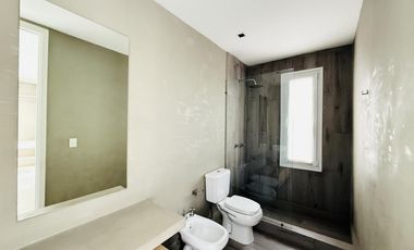 Alquiler y/o Venta en Barbarita a la Laguna, 5 Dormitorios en Suite.