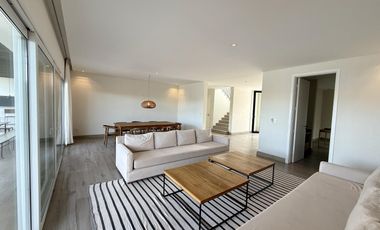 Alquiler y/o Venta en Barbarita a la Laguna, 5 Dormitorios en Suite.
