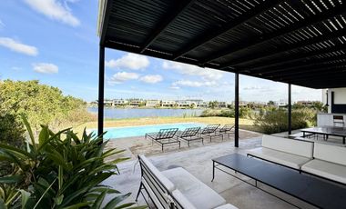 Alquiler y/o Venta en Barbarita a la Laguna, 5 Dormitorios en Suite.