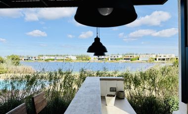 Alquiler y/o Venta en Barbarita a la Laguna, 5 Dormitorios en Suite.