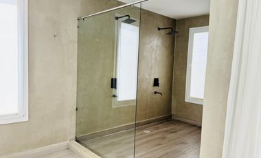 Alquiler y/o Venta en Barbarita a la Laguna, 5 Dormitorios en Suite.