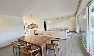 Alquiler y/o Venta en Barbarita a la Laguna, 5 Dormitorios en Suite.