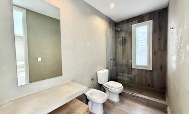 Alquiler y/o Venta en Barbarita a la Laguna, 5 Dormitorios en Suite.