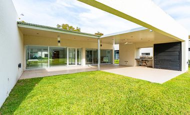 Oportunidad Casa en  Kentucky Barrio Privado Funes