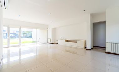 Oportunidad Casa en  Kentucky Barrio Privado Funes