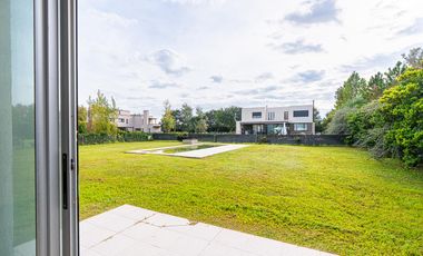 Oportunidad Casa en  Kentucky Barrio Privado Funes