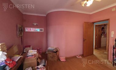 Gran casa en venta a metros de Av. Lujan y Av. 7 de Marzo