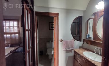 Gran casa en venta a metros de Av. Lujan y Av. 7 de Marzo