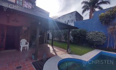 Gran casa en venta a metros de Av. Lujan y Av. 7 de Marzo