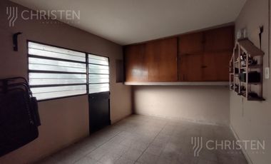 Gran casa en venta a metros de Av. Lujan y Av. 7 de Marzo