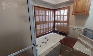 Gran casa en venta a metros de Av. Lujan y Av. 7 de Marzo