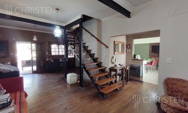 Gran casa en venta a metros de Av. Lujan y Av. 7 de Marzo
