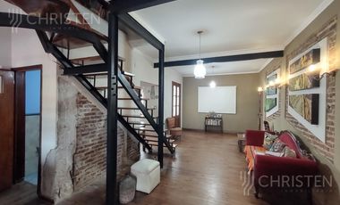 Gran casa en venta a metros de Av. Lujan y Av. 7 de Marzo