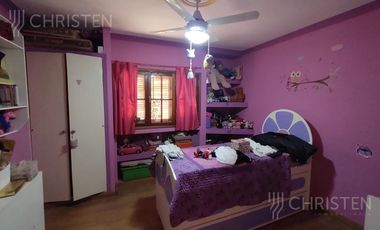 Gran casa en venta a metros de Av. Lujan y Av. 7 de Marzo