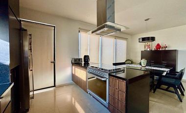 Casa en Venta en Parques Vallarta, Coto Cedro, Solares. Casa con Roof Garden