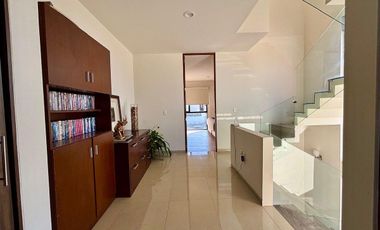 Casa en Venta en Parques Vallarta, Coto Cedro, Solares. Casa con Roof Garden