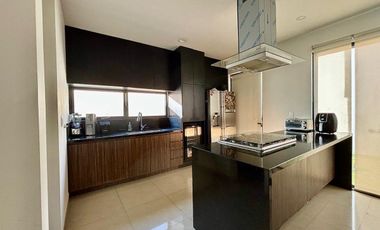 Casa en Venta en Parques Vallarta, Coto Cedro, Solares. Casa con Roof Garden