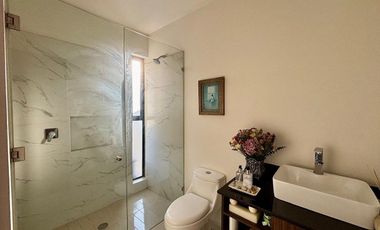 Casa en Venta en Parques Vallarta, Coto Cedro, Solares. Casa con Roof Garden