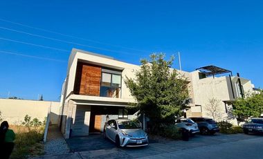 Casa en Venta en Parques Vallarta, Coto Cedro, Solares. Casa con Roof Garden