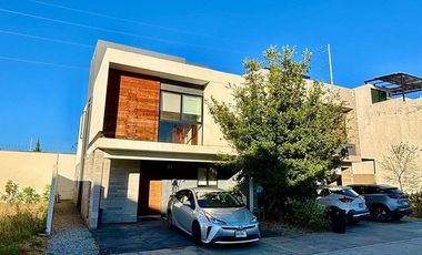 Casa en Venta en Parques Vallarta, Coto Cedro, Solares. Casa con Roof Garden
