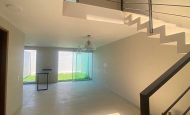 Preventa Casa Roble Residencial. A un costado de Bugambilias.
