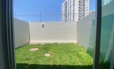 Preventa Casa Roble Residencial. A un costado de Bugambilias.