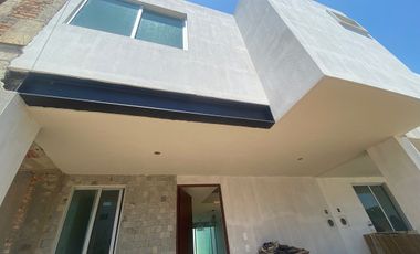 Preventa Casa Roble Residencial. A un costado de Bugambilias.