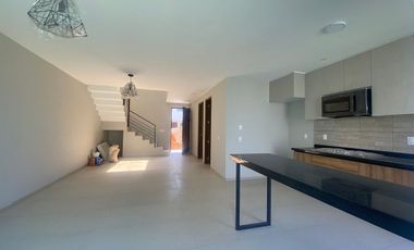 Preventa Casa Roble Residencial. A un costado de Bugambilias.