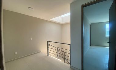 Preventa Casa Roble Residencial. A un costado de Bugambilias.
