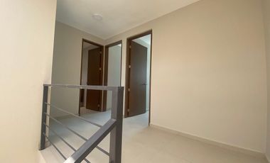 Preventa Casa Roble Residencial. A un costado de Bugambilias.