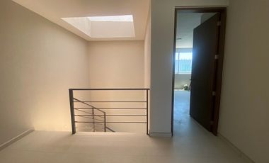 Preventa Casa Roble Residencial. A un costado de Bugambilias.
