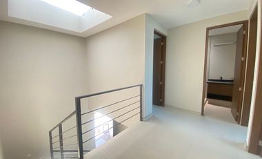 Preventa Casa Roble Residencial. A un costado de Bugambilias.