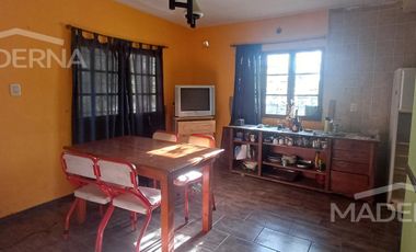 Viví en la Costa y que tu casa también genere ingresos – Casa   2 dúplex en block