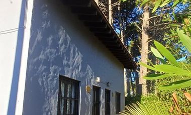 Viví en la Costa y que tu casa también genere ingresos – Casa   2 dúplex en block