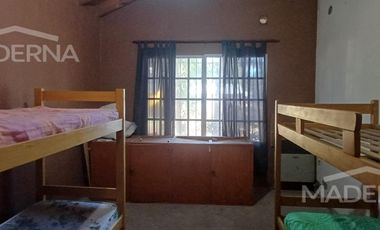 Viví en la Costa y que tu casa también genere ingresos – Casa   2 dúplex en block