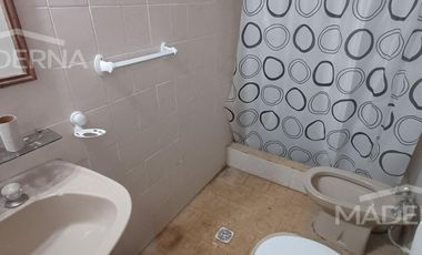 Viví en la Costa y que tu casa también genere ingresos – Casa   2 dúplex en block