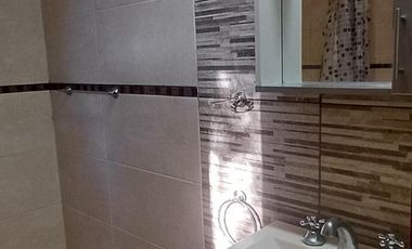 Viví en la Costa y que tu casa también genere ingresos – Casa   2 dúplex en block