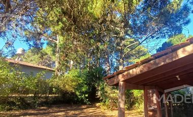 Viví en la Costa y que tu casa también genere ingresos – Casa   2 dúplex en block