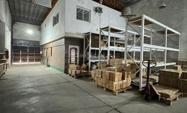 Galpón + oficinas en venta a una cuadra de Av. Freyre