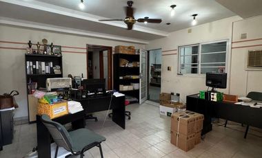 Galpón + oficinas en venta a una cuadra de Av. Freyre
