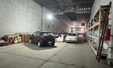 Galpón + oficinas en venta a una cuadra de Av. Freyre