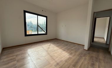 VENTA CASA A ESTRENAR CON PILETA EN PUNTA CHACRA, ROLDAN