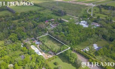 VENTA TERRENO -ESQUINA SOBRE SOR TERESA - CORREDOR COMERCIAL - ZONA PILARÁ - .