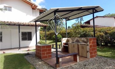 FINCA EN ARRIENDO EN EL CARMEN DE VIBORAL