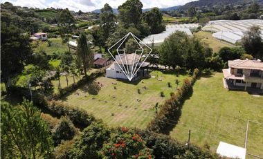 FINCA EN ARRIENDO EN EL CARMEN DE VIBORAL